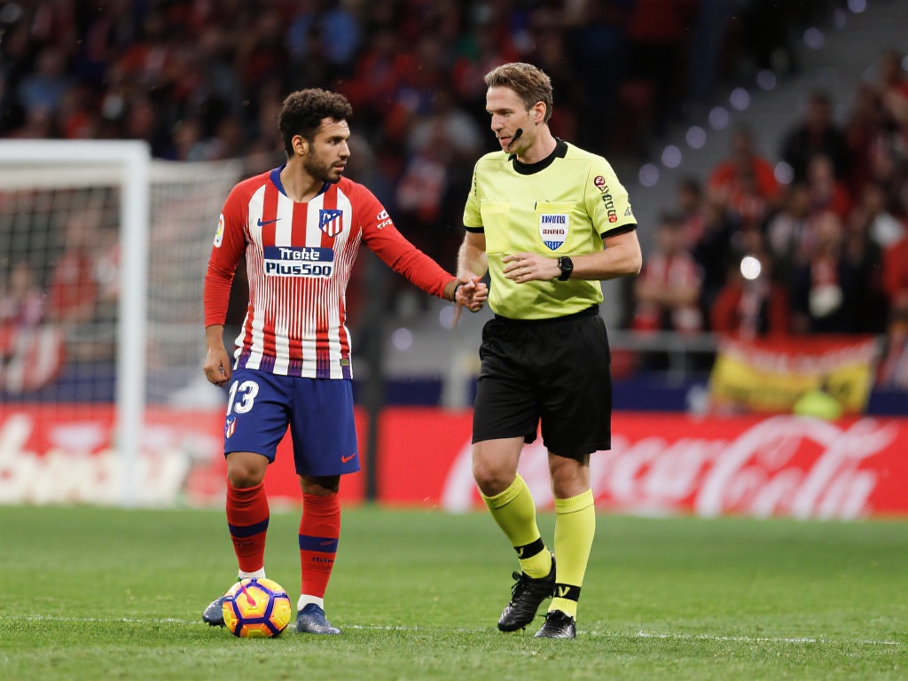 虽然他努力 虽然他努力