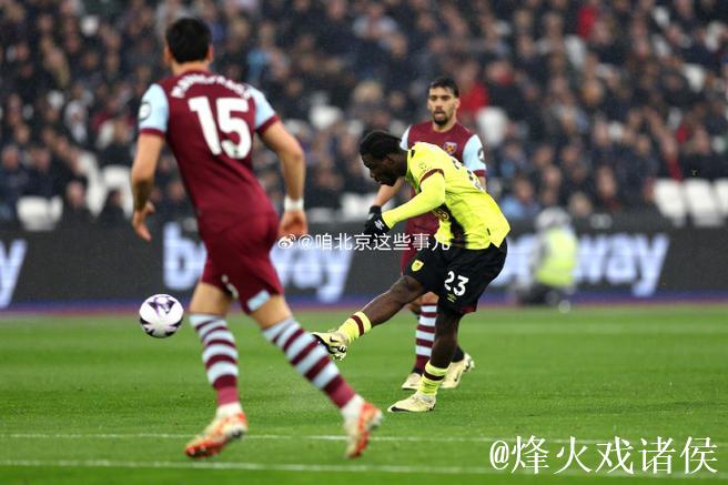 罗杰斯双响助维拉3-2逆转西汉姆联，马夫罗帕诺斯自摆乌龙