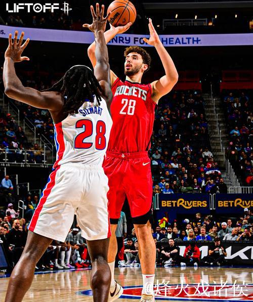 裁判无视哈达威背后推搡,申京补篮遭遇打扰 裁判无视哈达威背后推搡,申京补篮遭遇打扰