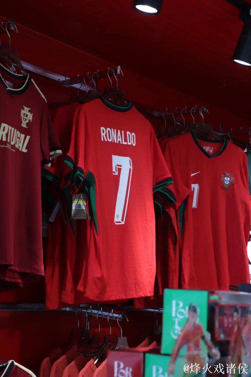 C罗球衣拍出513万元创历史纪录,梅西球衣成交价达451万 C罗球衣拍出513万元创历史纪录,梅西球衣成交价达451万